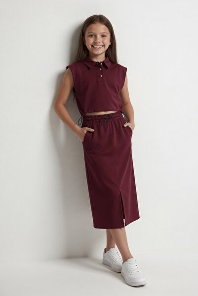 Cansın Mini Βουργουνδί χρώματος μπλουζάκι με μηδενικά μανίκια και φούστα με σ...