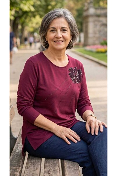 Aylin ΜΠΛΟΥΖΑ ΠΑΝΙΕ ΜΕ ΣΤΡΟΓΓΥΛΗ ΛΑΙΜΟΥΡΑ ΓΙΑΧΤΗ, ΚΕΝΤΗΜΕΝΗ ΣΤΟ ΜΠΡΟΣΤΙΝΟ ΜΕΡΟΣ