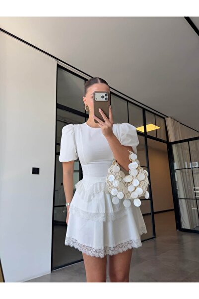 BB Bensu Buyruk ΜΠΛΟΥΖΑ ΜΕ ΜΑΝΙΚΙΑ ΤΥΠΟΥ ΜΠΑΛΟΝΙ ΚΑΙ ΔΑΝΤΕΛΕΣ ΛΕΥΚΗ