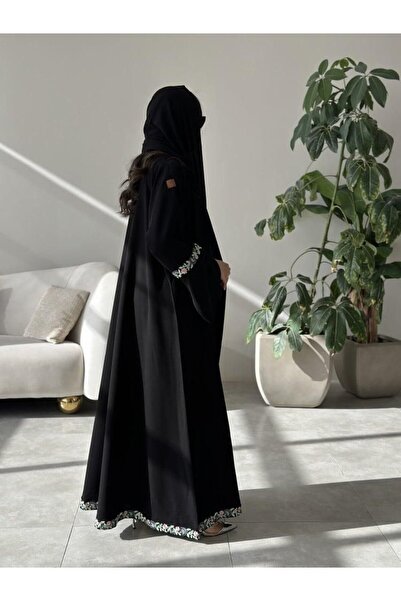 DEAL ABAYA عباية شمس من متجر ديل DEAL – قماش كتان فاخر بقصة نصف كلوش بتطريز ناعم