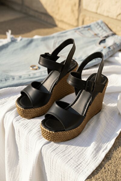 DİVOLYA Μαύρες γόβες Boom με σφήνα (10 εκ. τακούνι) Σανδάλια καθημερινής χρήσ...