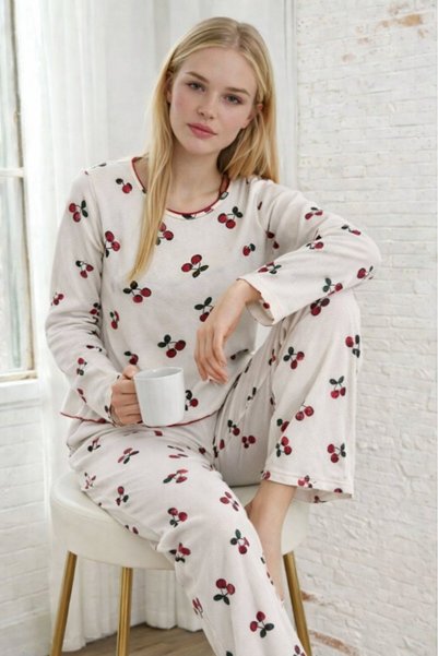 NAVO STUDIO Kadın Kiraz Desenli Pijama Takımı Uzun Kollu Üst ve Pantolon Raha...