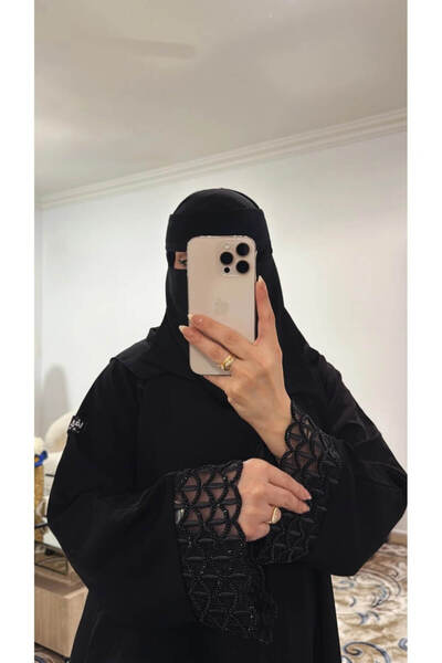 LAVİE FASHİON عبايه لافي عباية سوداء كلاسيكية بلمسة عصرية تبرز في تفاصيل الأك...