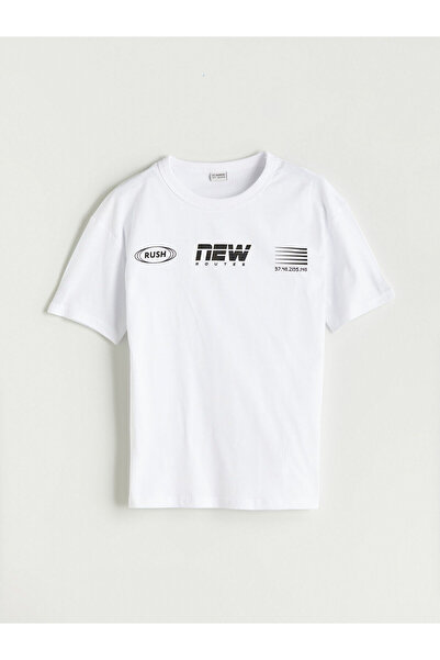 LC Waikiki Nevavm Oval Collar Boy's T-Shirt with Difference
