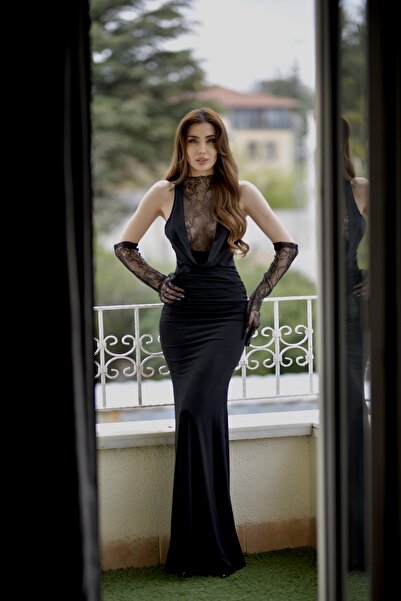 Butik فستان ماكسي أسود بتفاصيل دانتيل من آي دي إل فاشون دارك إليجانس