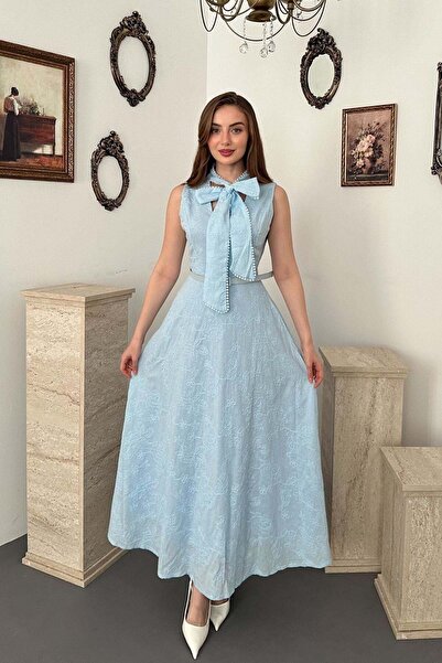 Elbee Fashion Woman فستان أزرق مطرز برباط حول الرقبة