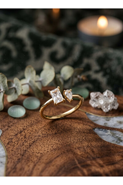 stainless steell Adjustable ring with brass gold color zircon stone.