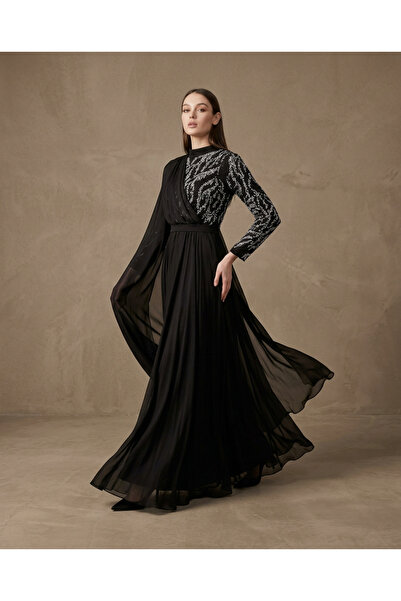 NO BRAND Vrn-Drs-023 |   Black Evening Gown with Flowing Cape and Luxurious S...