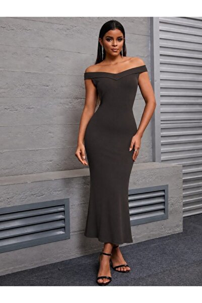 Wear Up Women's Off-Shoulder Madonna Collar V-Notch Detailed Long Diver Dress