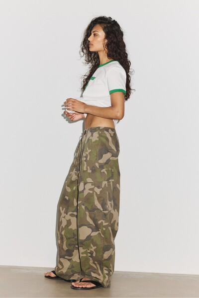 Stradivarius Kamuflaj desenli kargo pantolon