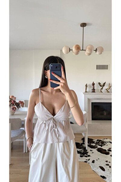the bera fashion Kadın Bej Pötikare Desenli Askılı Bluz Ön Bağlama Detaylı Ya...