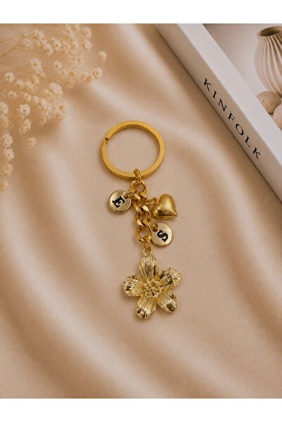Elvia Atelier Harfli Anahtarlık Kişiye Özel Çiçek Charm Detaylı Anahtarlık