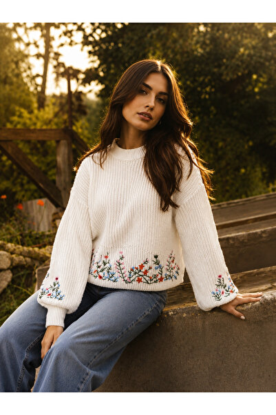 ARMİSSA Women's Floral Embroidered Ecru Balloon Sleeve Knitwear Sweater Kzk01