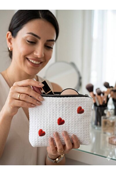 ozlıkaa Makeup Bag with Heart Print, 2 Cleaning Pads, Gift Included