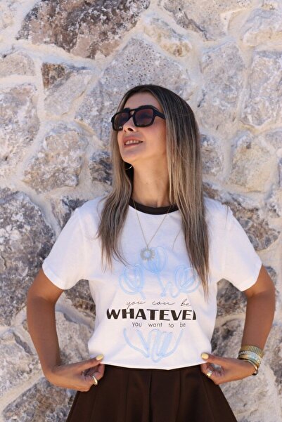 bytugcekaya Εκρού μπλουζάκι με καφέ μπλε στάμπα στο λαιμό