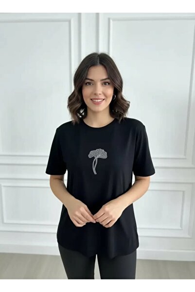 yb yağmur butik Flower Stone Embroidered T-Shirt on the Front