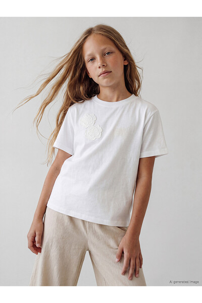 LC Waikiki Ozmarka New Season Floral Appliqué Girls' T-Shirt