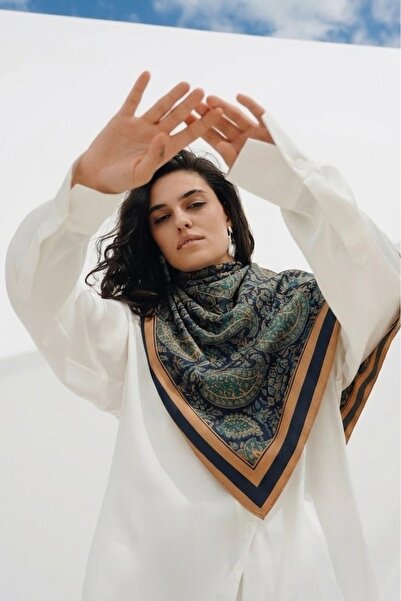 FENZA SCARF VALERIA DESENLİ ORTA BOY %100 İPEK FULAR 65X65CM