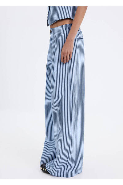 MANGO Woman Çizgili dökümlü pantolon
