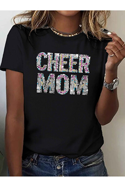 2mcup تي شيرت نسائي بتصميم 'MOM' - طباعة ملونة بتصميم 'CHEER MOM'، أكمام قصير...