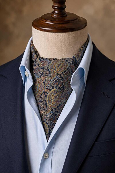 Kravatkolik Cravată Ascot din mătase italiană cu model șal multicolor bleumar...