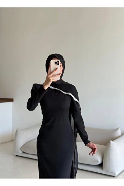 Butik Siyah Double Kumaş Sağ Omzundan Talı Pelerinli Abiye Modelimiz