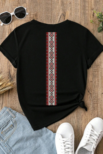 Spoyi 100% pamučna polu-oversize crna majica sa boemskim prugastim dizajnom