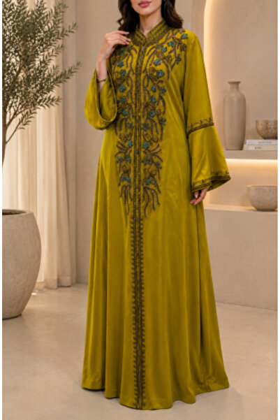 Generic Luxurious Kuwaiti Jalabiya with a headscarf