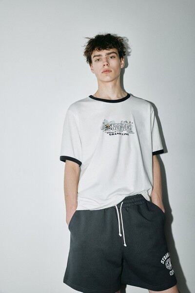 Pull & Bear One Piece fitilli tişört