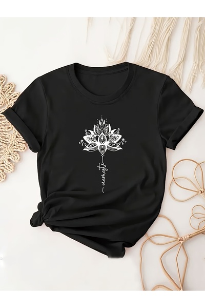 212Wear تي شيرت نسائي برقبة دائرية مطبوع عليه حروف زهرية، بأكمام قصيرة كاجوال...