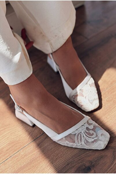 I Love Shoes ديلسن وايت دانتيل ساتان للنساء ماري جين