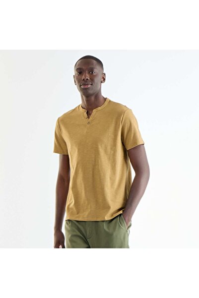 KIABI Short-Sleeved Tunisian Collar T-Shirt GREEN
