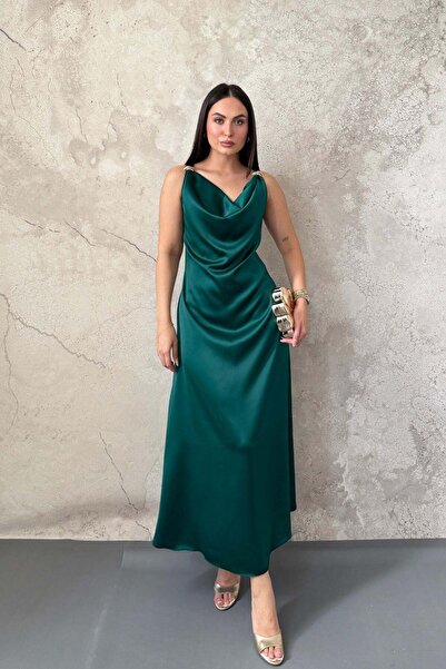 Elbee Fashion Woman Σκούρο πράσινο σατέν φόρεμα με γιακά και αγκράφες στους ώ...