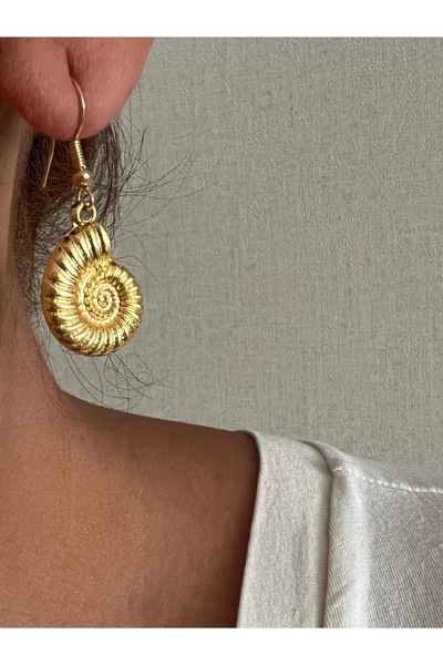 tones official Minimal-Sade Sea Shell Themed Earrings