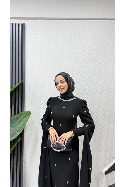 BRN IŞIK TESETTÜR Rochie de seară cu mâneci tip mantie, brodată cu pietre, stil hijab