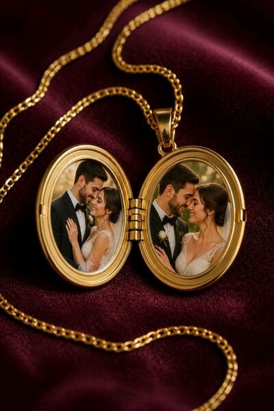 Monalisa Home Steel Embossed Figured Picture Framed Necklace