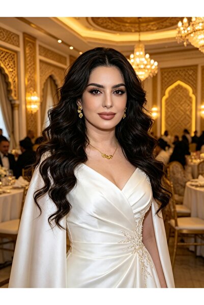 Noon Noora قلادة أنيقة بتصميم زهري، مطلية بطبقة PVD من الذهب عيار 18K، مصنوعة...
