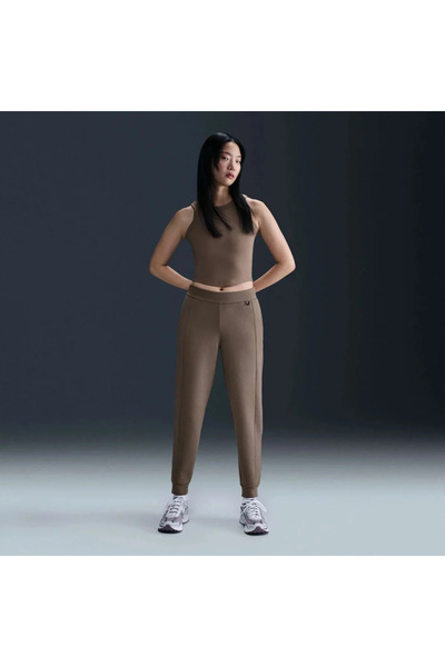 Nike بنطلون رياضي نسائي من Dri-Fit Jogger باللون البني، ملابس رياضية غير لامعة