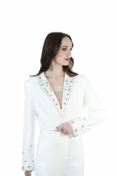 2TRENDY White Women's Blazer with Stylish Design and Embroidery Details on th...