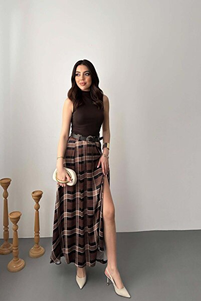 Clothes Fast تنورة ماكسي نسائية ذات لون بني داكن منقوشة بخصر مرتفع وفتحة جانب...