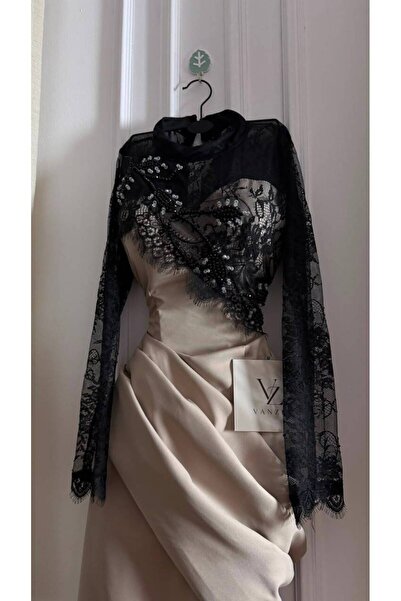 GORI FASHION Lace Embellished Evening Gown