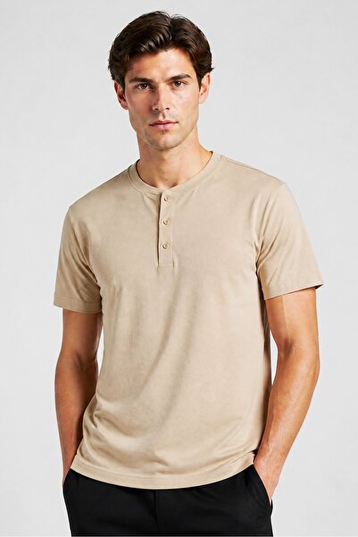gaiam Men Slim Fit Short Sleeve Training T-Shirt, Beige