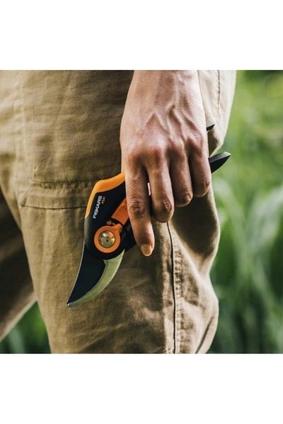 FiSKARS SOLID P371 Foarfecă de grădină ascuțită pentru tăiere manuală, pentru...