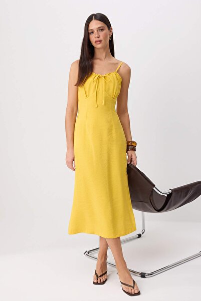 Συλλογή Trendyol Πιο Βιώσιμο Φόρεμα Μίντι από Μοντάλ με Υφή Μουστάρδας TWOSS2...