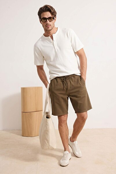 Trendyol Kollektion Khakifarbene, regulär geschnittene Shorts und Bermuda mit...