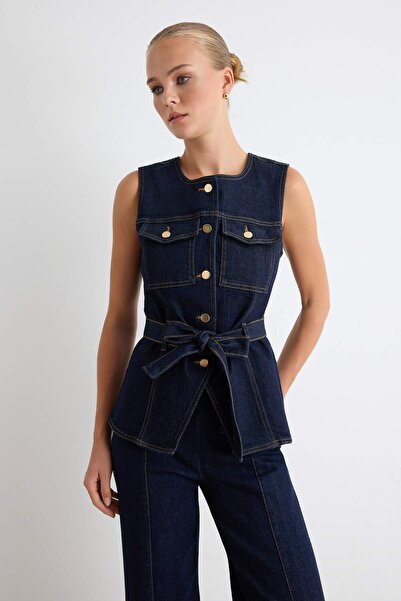 Trendyol Kollektion Blaue Jeansweste mit Gürtel und Taschendetail TWOSS26YE00026