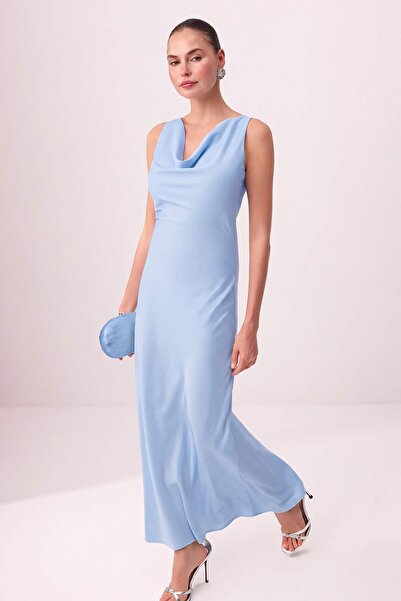 Trendyol Kollektion Hellblaues, schlicht gewebtes Satin-Maxikleid ohne Futter...