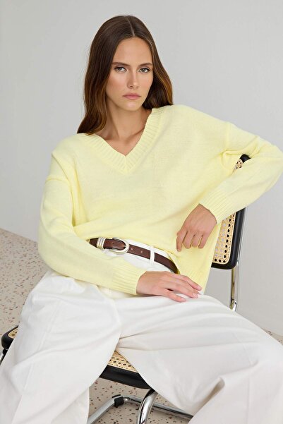 Trendyol Collection Yellow Basic Soft Textured V-Neck Knitwear Sweater Twoaw2...