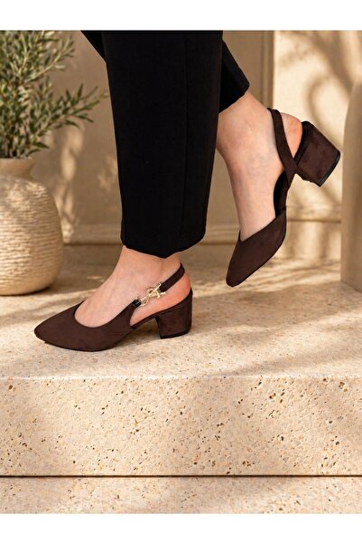 Saltopik Καφέ σουέντ παπούτσια με λεπτομέρεια από αγκράφα και χαμηλό τακούνι