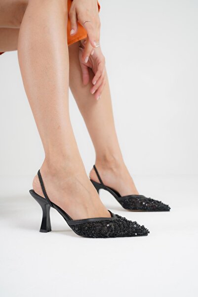 Beyond Γυναικεία Μαύρα Παπούτσια-Παντόφλες-Σανδάλια Isabella με δαντέλα και μ...